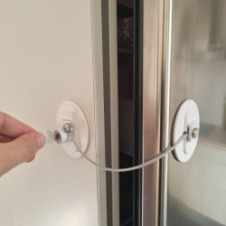 Vindue & Skabssikring V6 med Kabel og Ngle - Hvid