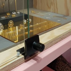 Slutblik til Vitrineskabsls "Sjfn" m/Dobbelt Glas