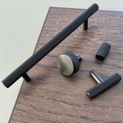 Riflet Mbelknop "House" - Mat Sort- 14mm