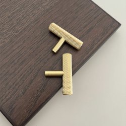 Riflet T-Bar "House" - Brstet Messing med Lak - 50mm