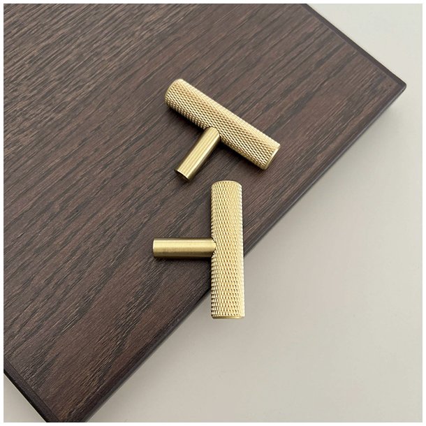 Riflet T-Bar "House" - Brstet Messing med Lak - 50mm