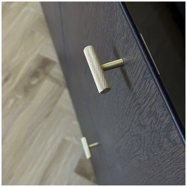 Riflet T-Bar "House" - Brstet Messing med Lak - 50mm