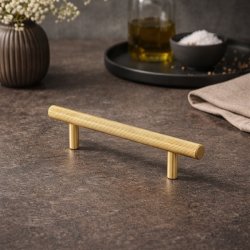 Linjeret Greb "Justa" - B�rstet Messing med Lak - cc 192mm