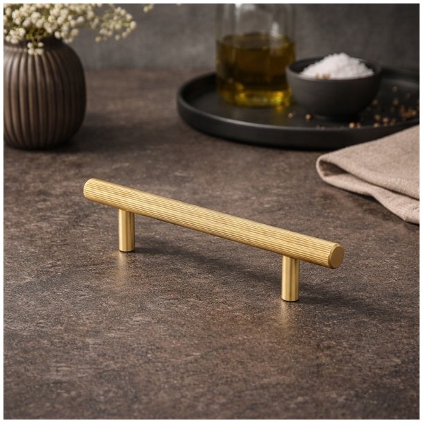 Linjeret Greb "Justa" - B�rstet Messing med Lak - cc 192mm