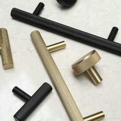 Linjeret Greb "Justa" - Mat Sort - cc 96mm