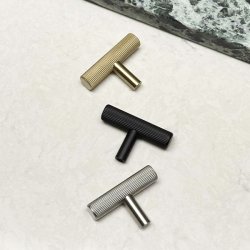 Linjeret T-Bar "Justa" - Brstet Stl Look - 50mm