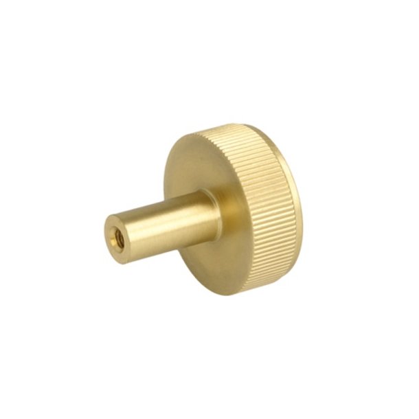 Linjeret Knop "Justa" - Brstet Messing med Lak - 32mm