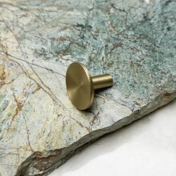 Mbelknop "Maia" - Brstet Messing med Lak - 28mm