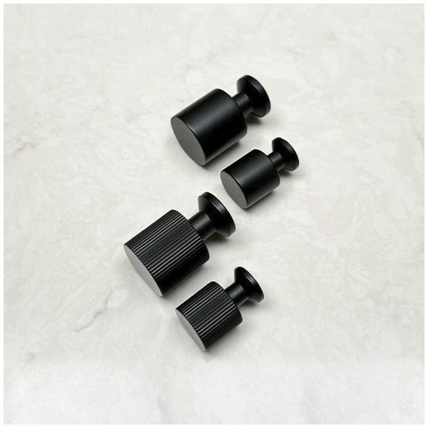 Mbelknop "Fauna" - Mat Sort - 16x25mm