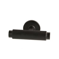 Linjeret T-Bar "Justa" - Mat Sort - 56mm
