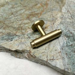 Linjeret T-Bar "Nox" - Brstet Messing med Lak - 56mm