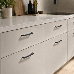 Linjeret Greb "Fausta" - Sort - cc 128mm