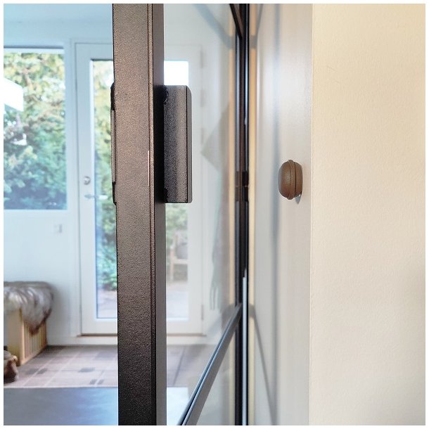 Selvklbende Drstopper/Knage "Macaron" - Licorice