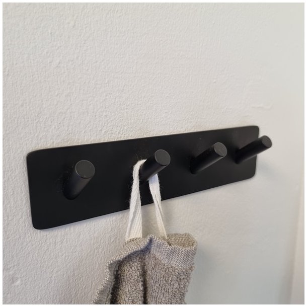 Selvklbende Knage "Pisa" - 4 Kroge - Mat Sort