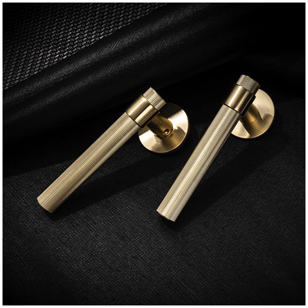 D�rgreb S�t "Justa" - B�rstet Messing Finish